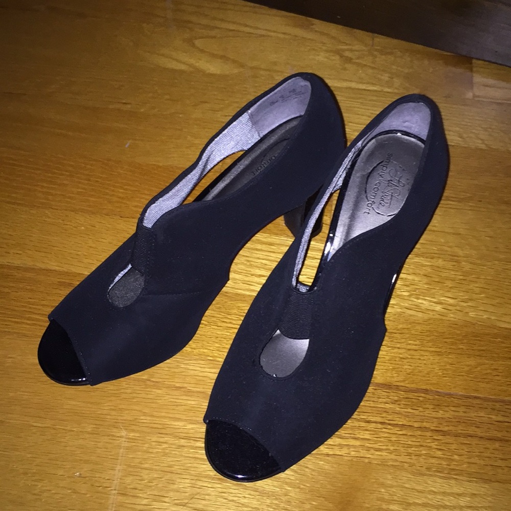 Never worn black heels!